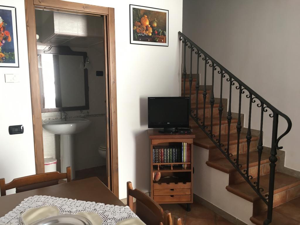 Appartamenti E Camere Il Poggio Di D'Angeli Lidia Auditore Exterior foto
